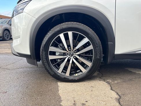 New 2025 Nissan Pathfinder Platinum w/ Lighting Package (N92) image 9