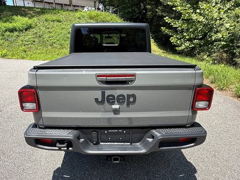 Used 2022 Jeep Gladiator Sport AWD/4WD image 7