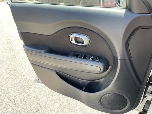 Used 2016 Kia Soul FWD image 16