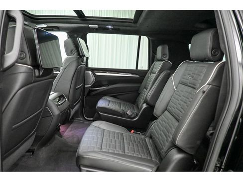 New 2026 Cadillac Escalade ESV Platinum Sport w/ LPO, ONYX Package image 13