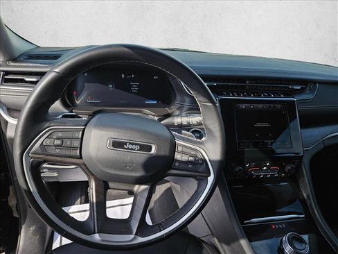 Used 2022 Jeep Grand Cherokee Limited image 14