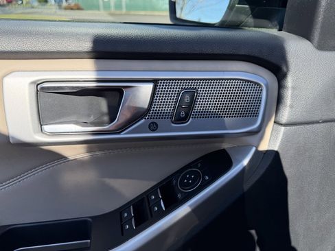 Used 2022 Ford Explorer Limited image 14