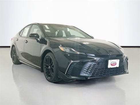 New 2026 Toyota Camry SE image 3