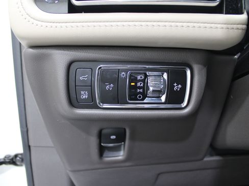 Certified 2023 Lincoln Nautilus Reserve w/ Equipment Group 201A image 8