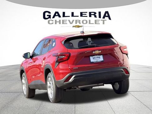 New 2026 Chevrolet Trax LS w/ LS Convenience Package FWD image 5