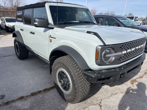 Used 2022 Ford Bronco Badlands image 18