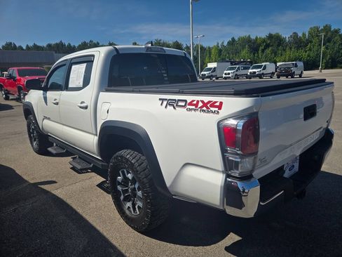 Used 2022 Toyota Tacoma TRD Off-Road AWD/4WD image 3