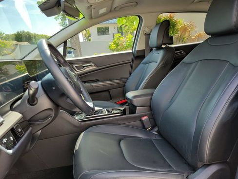 Certified 2024 Kia Sportage EX FWD image 2