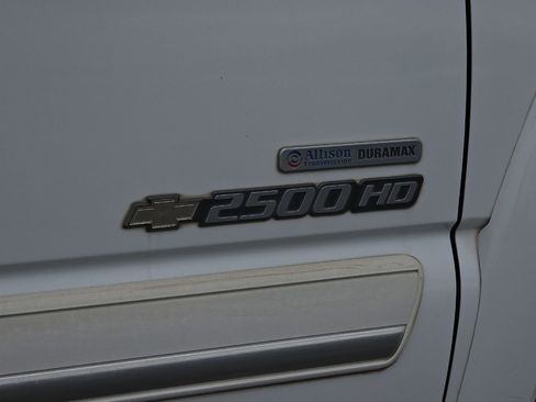 Used 2006 Chevrolet Silverado 2500 LT w/ Heavy-Duty Power Package image 46