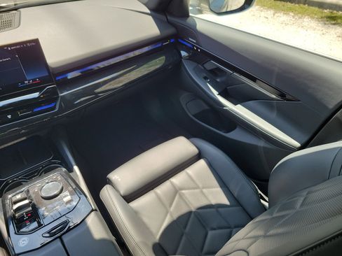 Used 2024 BMW 530i RWD image 12