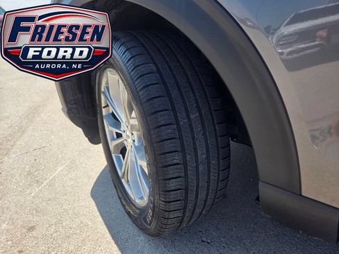Used 2021 Ford Explorer XLT w/ Equipment Group 202A AWD/4WD image 9
