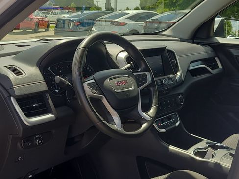 Used 2024 GMC Terrain SLE FWD image 10