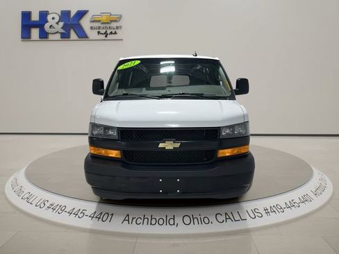Used 2021 Chevrolet Express 2500 Extended RWD image 2