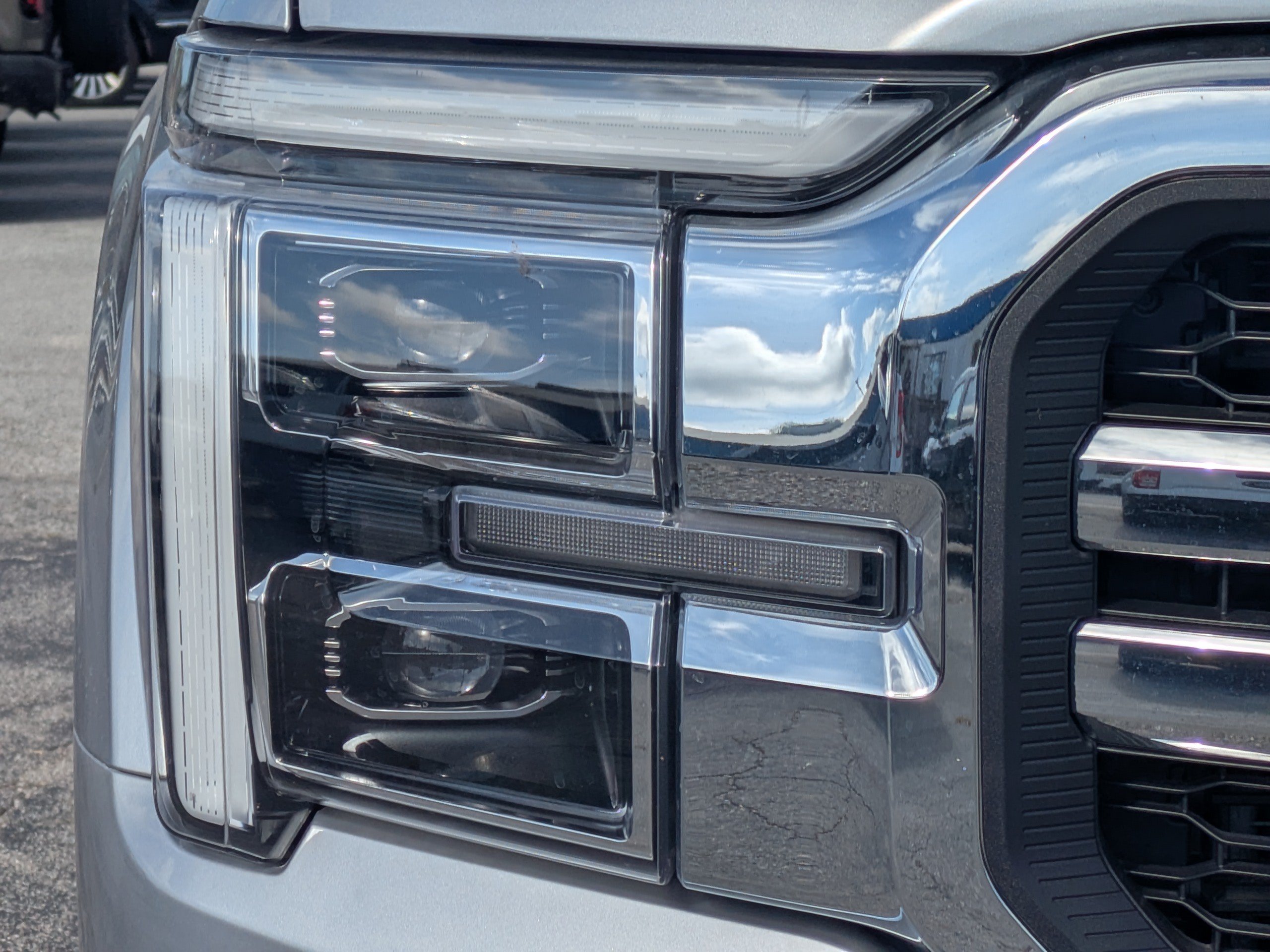 Used 2025 Ford F150 Lariat w/ Equipment Group 501A Mid AWD/4WD image 10