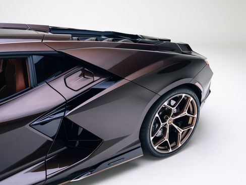 Used 2025 Lamborghini Revuelto image 19
