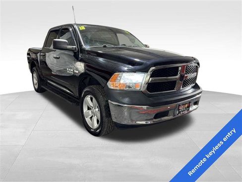 Used 2018 RAM 1500 Classic SLT image 3