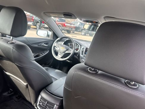 Used 2017 Chevrolet Malibu Premier image 11