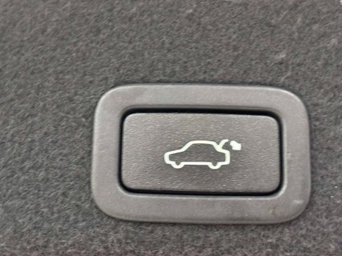 Used 2016 Volvo XC60 T5 Premier w/ Proximity Package FWD image 7