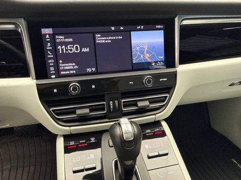 Certified 2024 Porsche Macan Turbo AWD/4WD image 38