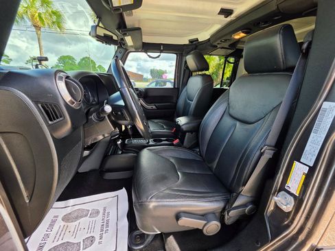 Used 2018 Jeep Wrangler Unlimited Sahara AWD/4WD image 10