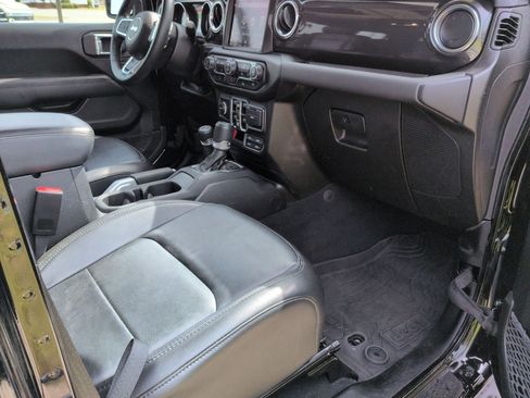 Used 2022 Jeep Wrangler Unlimited Sahara image 21