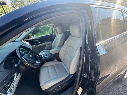 Used 2021 Cadillac XT4 Luxury w/ Cold Weather Package AWD/4WD image 8