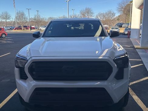 Used 2024 Toyota Tacoma SR image 1