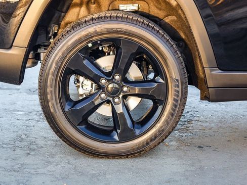 New 2025 Jeep Grand Cherokee Altitude image 39