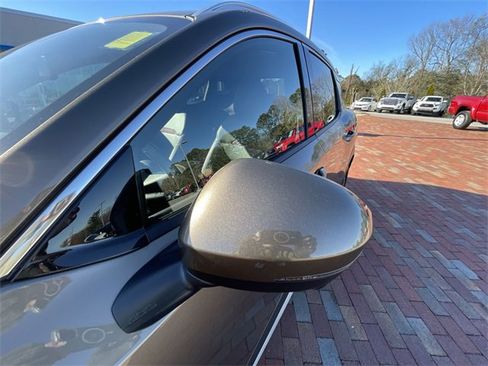 Used 2025 Nissan Kicks SR w/ Interior Electronics Package image 10