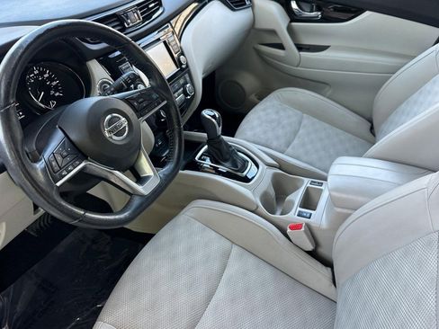 Used 2022 Nissan Rogue Sport SV w/ Technology Package AWD/4WD image 4