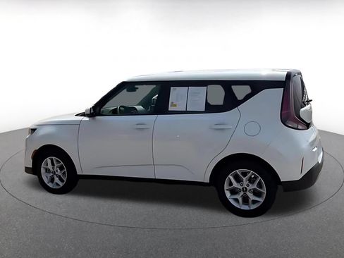 Used 2025 Kia Soul LX w/ LX Technology Package FWD image 10