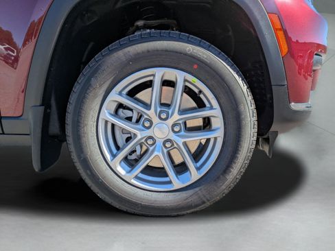 New 2025 Jeep Grand Cherokee L Laredo image 12