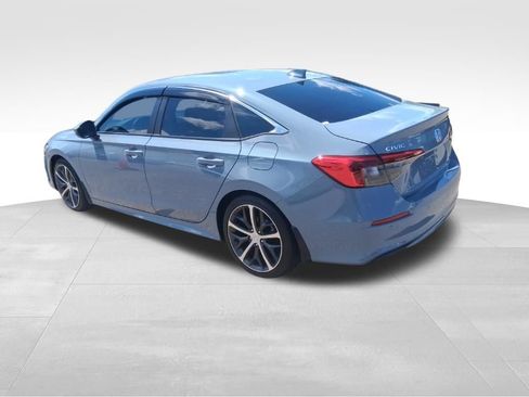 Used 2022 Honda Civic Touring image 3