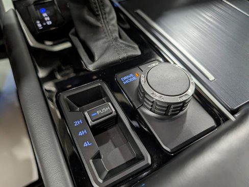 Used 2024 Toyota Tundra Platinum image 28