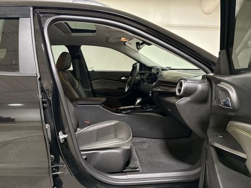 Used 2025 Chevrolet Trax ACTIV w/ Sunroof Package FWD image 22