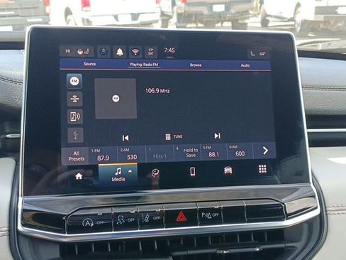 Used 2025 Jeep Compass Limited image 35