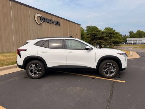 Used 2024 Chevrolet Trax LT w/ Driver Confidence Package FWD image 9
