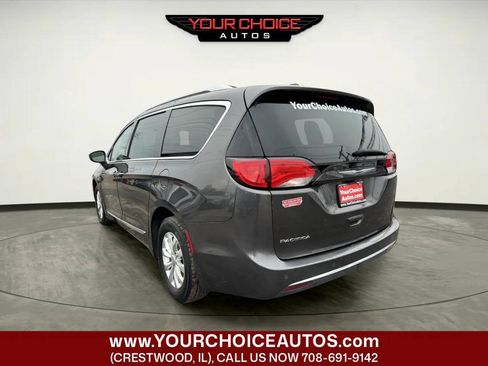 Used 2019 Chrysler Pacifica Touring-L FWD image 3