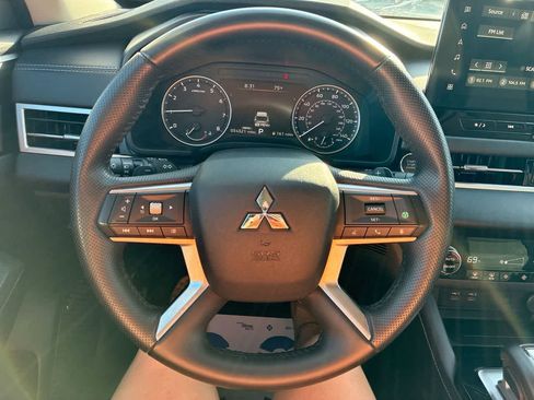 Used 2025 Mitsubishi Outlander SE AWD/4WD image 11