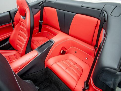 Used 2019 Ferrari Portofino RWD image 25