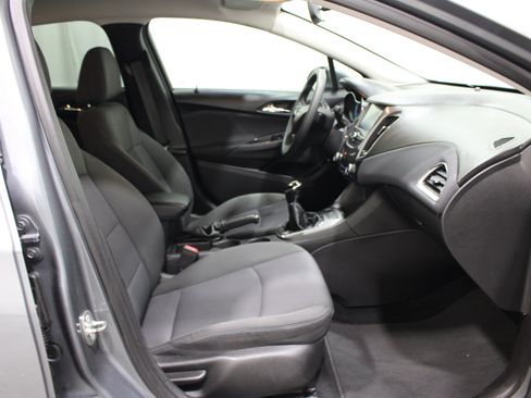 Used 2018 Chevrolet Cruze LT FWD image 25