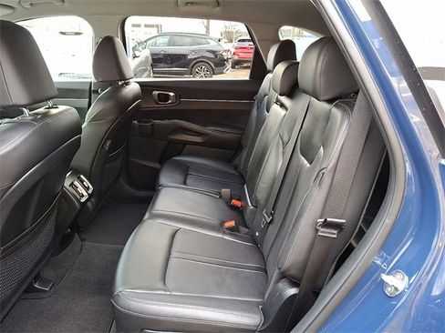 Certified 2025 Kia Sorento S image 11