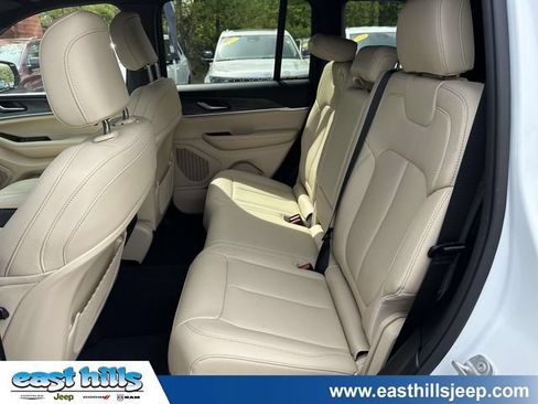 Certified 2023 Jeep Grand Cherokee Limited AWD/4WD image 19