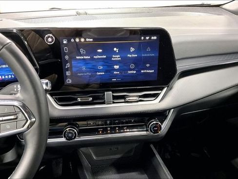 Used 2025 Chevrolet Equinox LT image 4