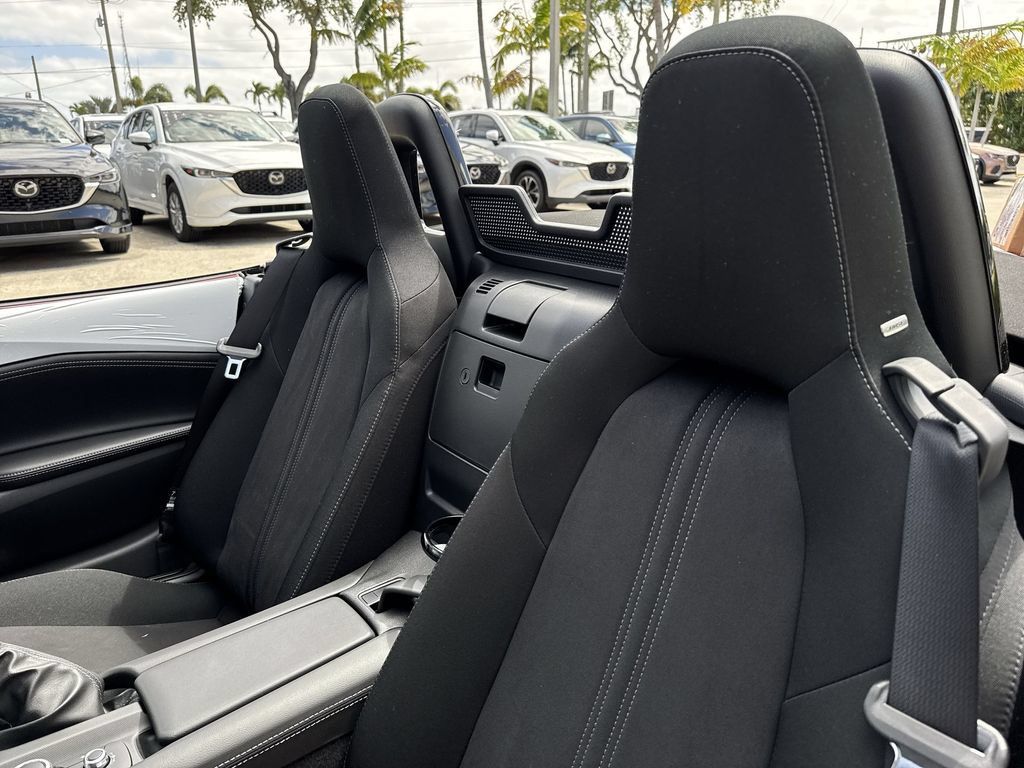 New 2026 MAZDA MX-5 Miata Club w/ Interior Package RWD image 40