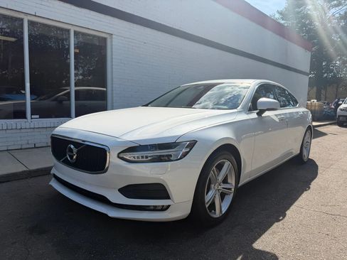 Used 2018 Volvo S90 T5 Momentum w/ Momentum Plus Package FWD image 2