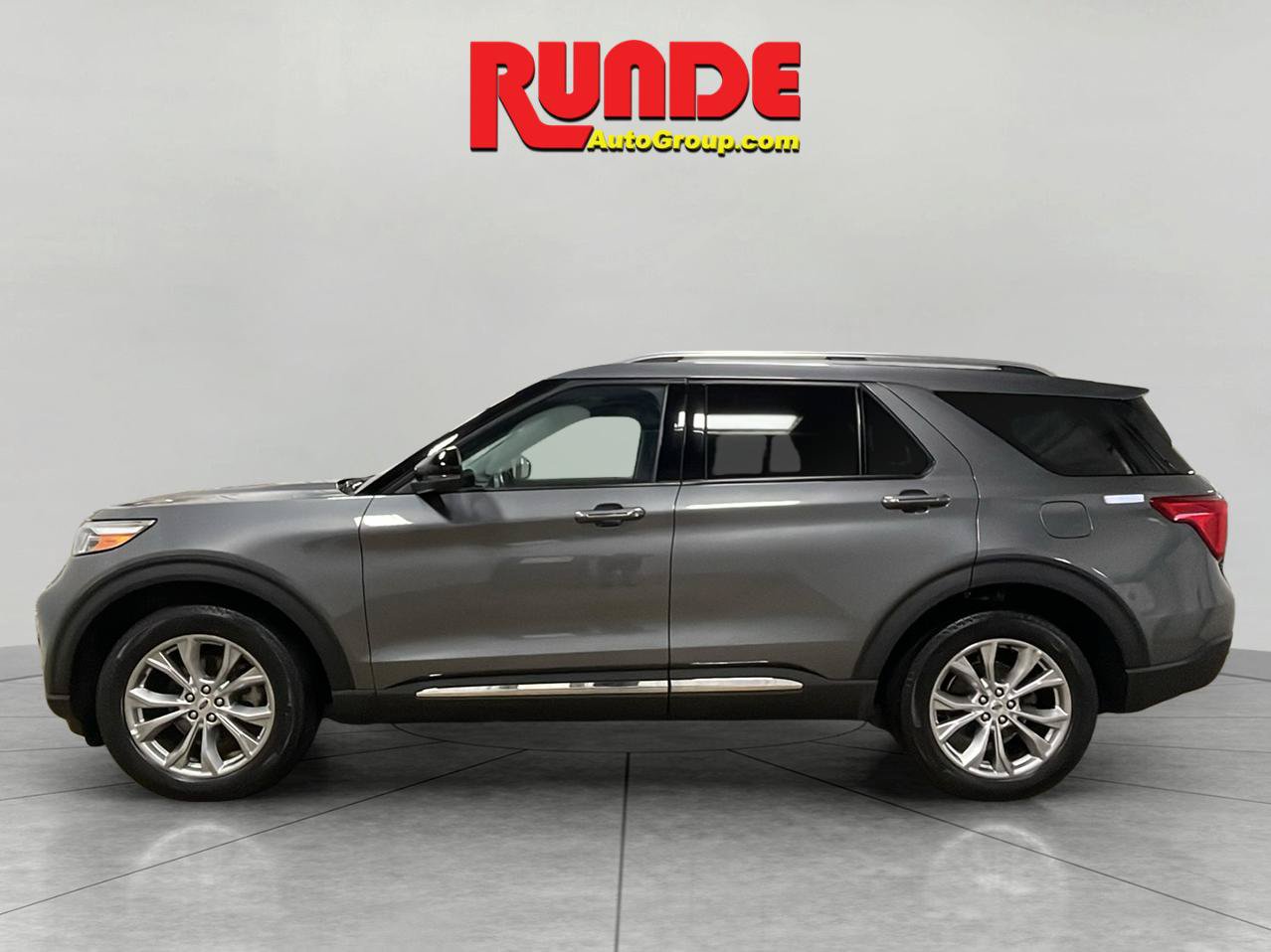 Used 2023 Ford Explorer Limited AWD/4WD image 2