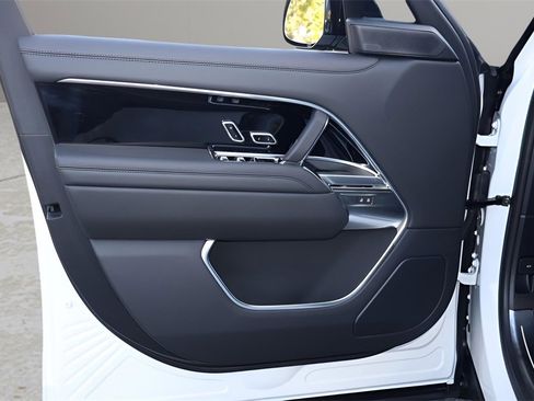 New 2025 Land Rover Range Rover SE image 10
