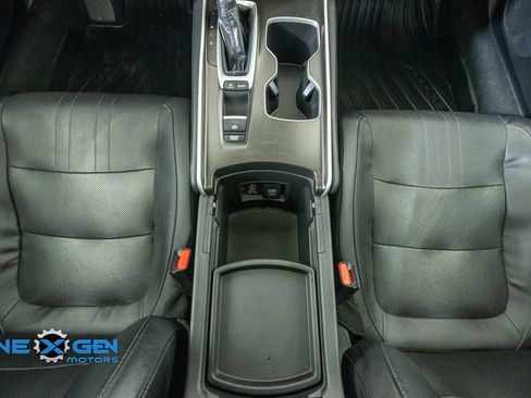 Used 2018 Honda Accord Touring image 31