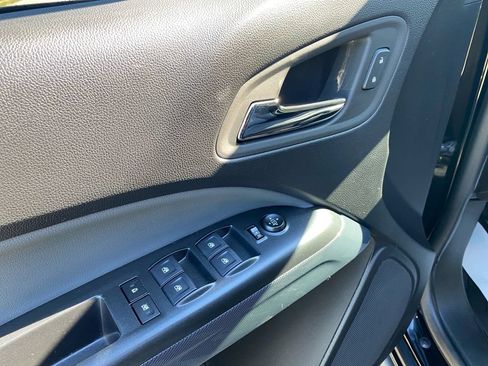 Used 2022 Chevrolet Colorado Z71 AWD/4WD image 18